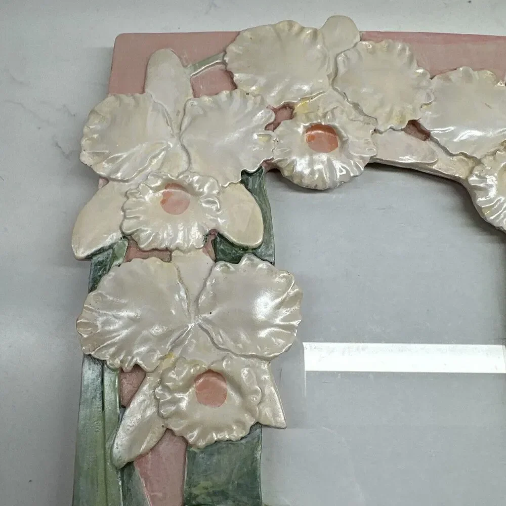 Vintage Daffodil Picture Frame Floral Sculptural Decorative Table Top